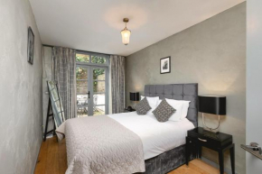 PenthouseStays nr Notting Hill - Luxury 2 Bedroom King Bed Apartment - near Portobello Road